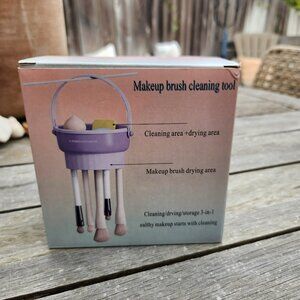 NIB Makeup Brush Cleaning Tool